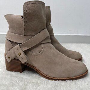 UGG #1019148 Women's Cream Tan Elora Ankle Heeled Booties Leather Shoes Size 9